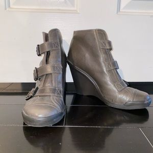 In great shape. Gently worn and very nice quality.